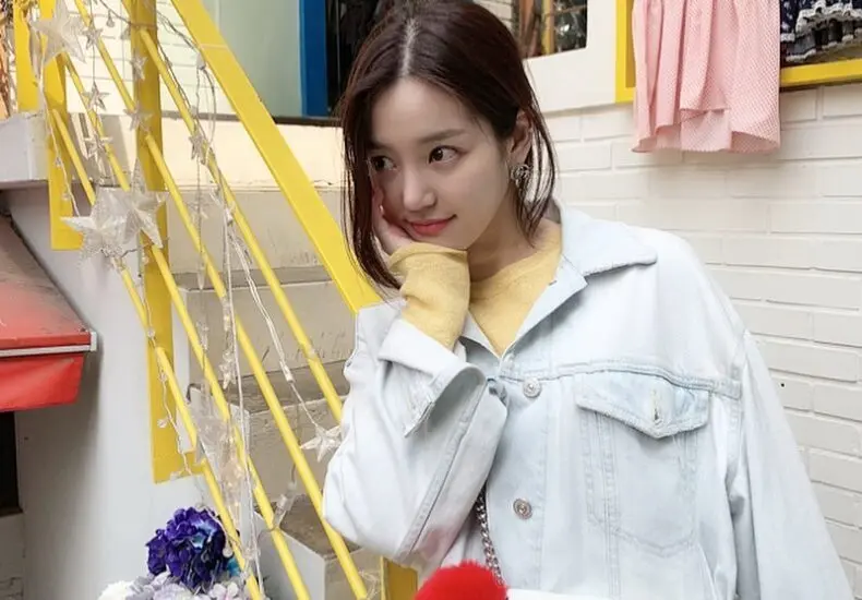 李侑菲：當紅小花的演藝之路