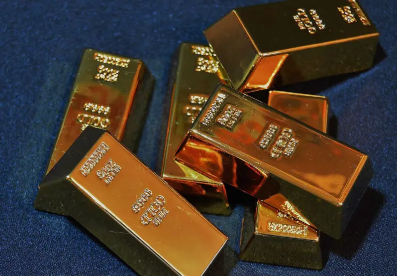 黃金價格的近期波動及其影響因素