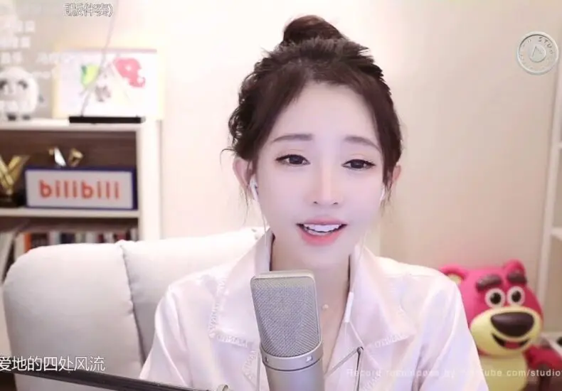 馮提莫：音樂與社交媒體的巨星