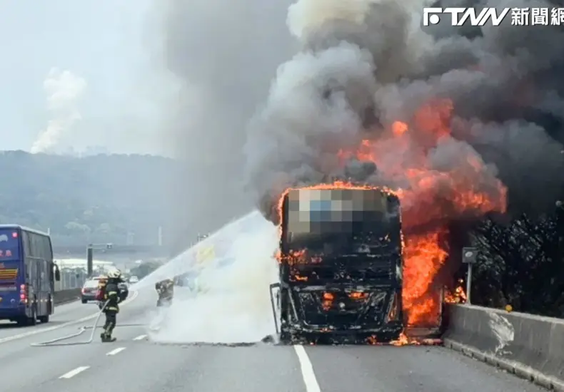 五楊高架火燒車 — TW news